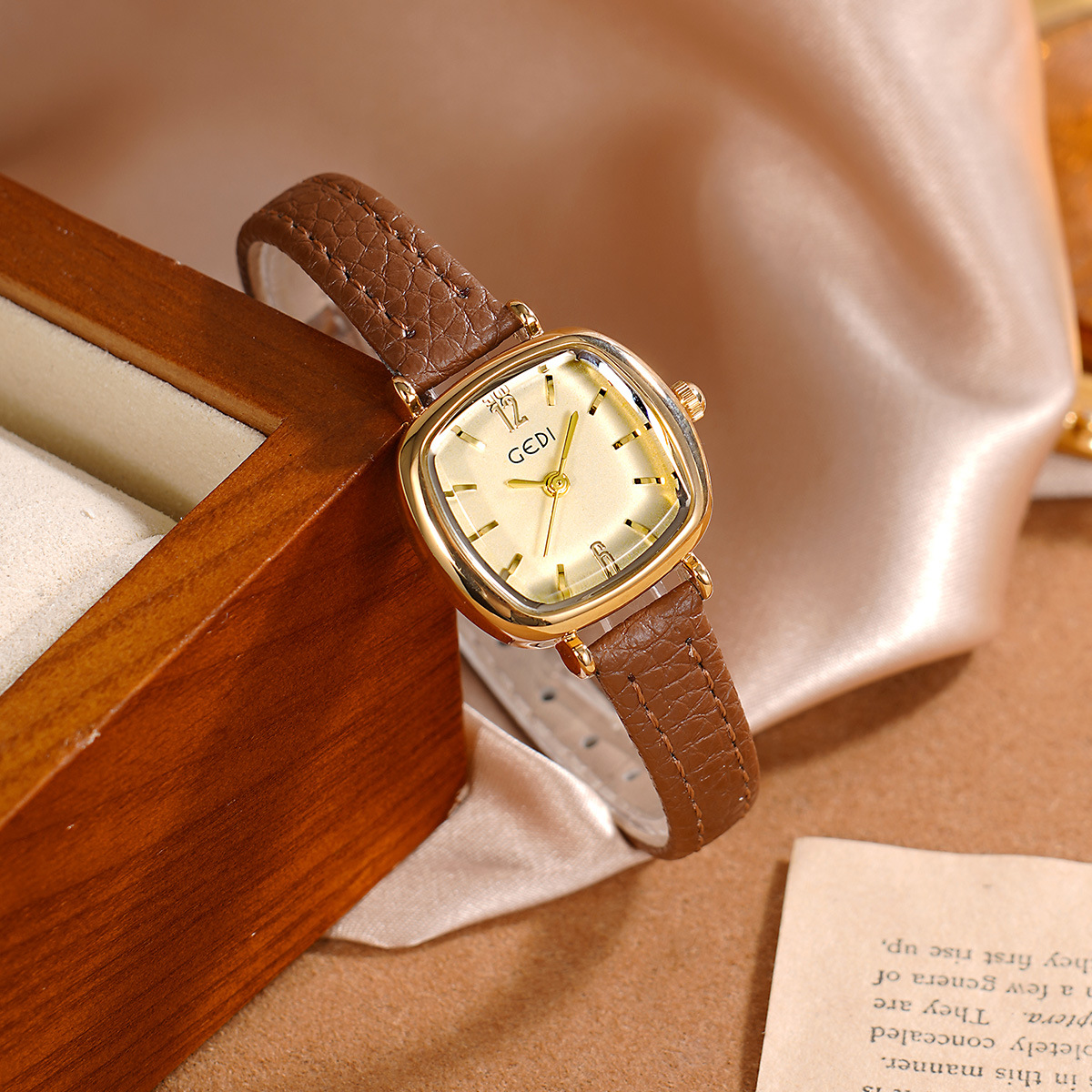 UTHAI 61018 CQ490 Simplicity,  - Luxury Watch Value reseña y precio